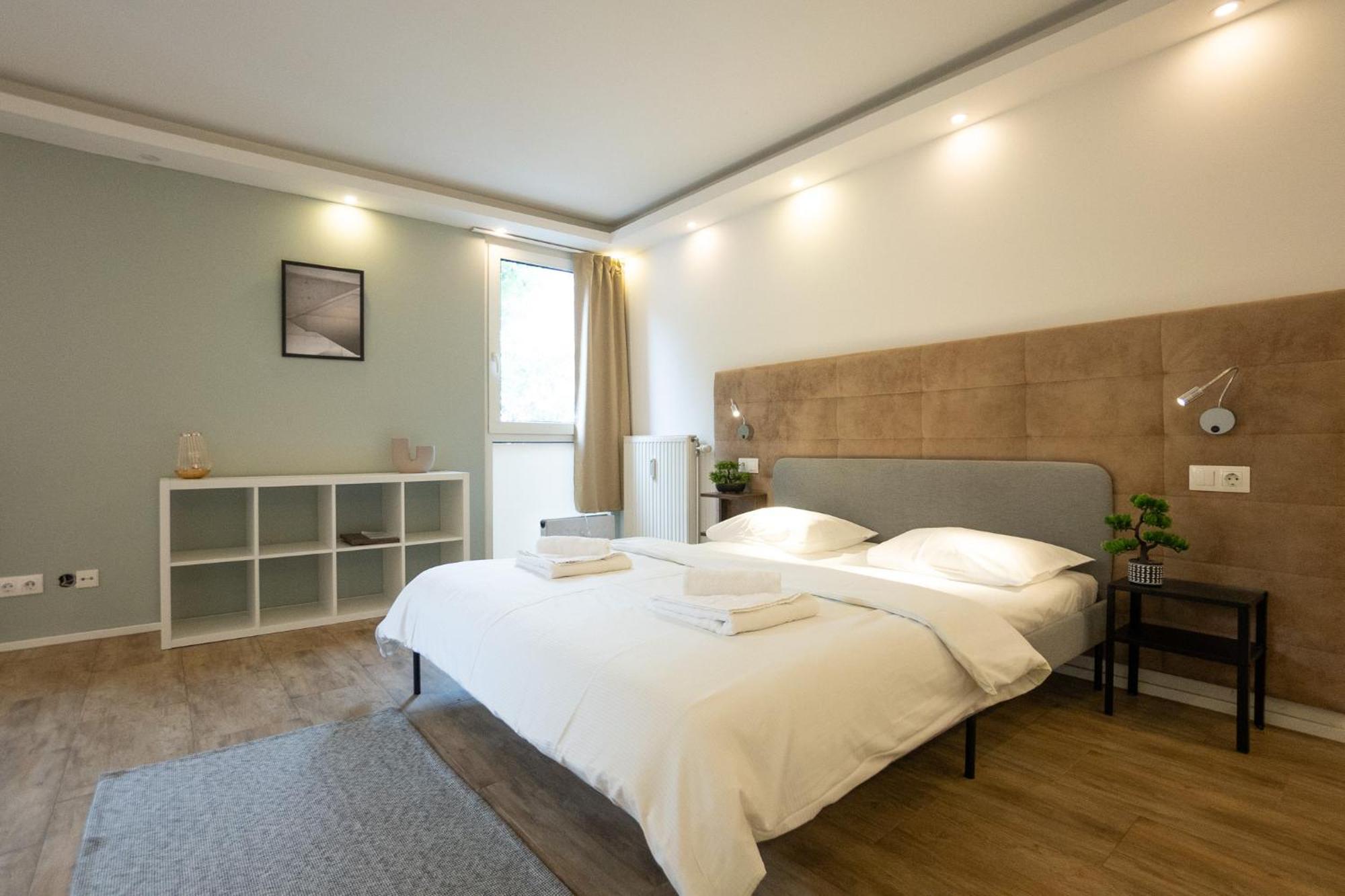 Comfort With Queen-size Bed, Self Check-in *