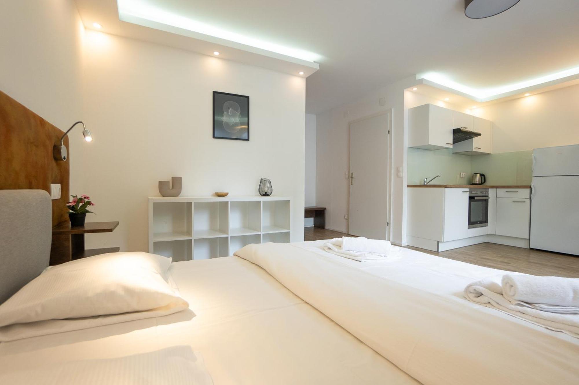 Comfort With Queen-size Bed, Self Check-in Apartment
