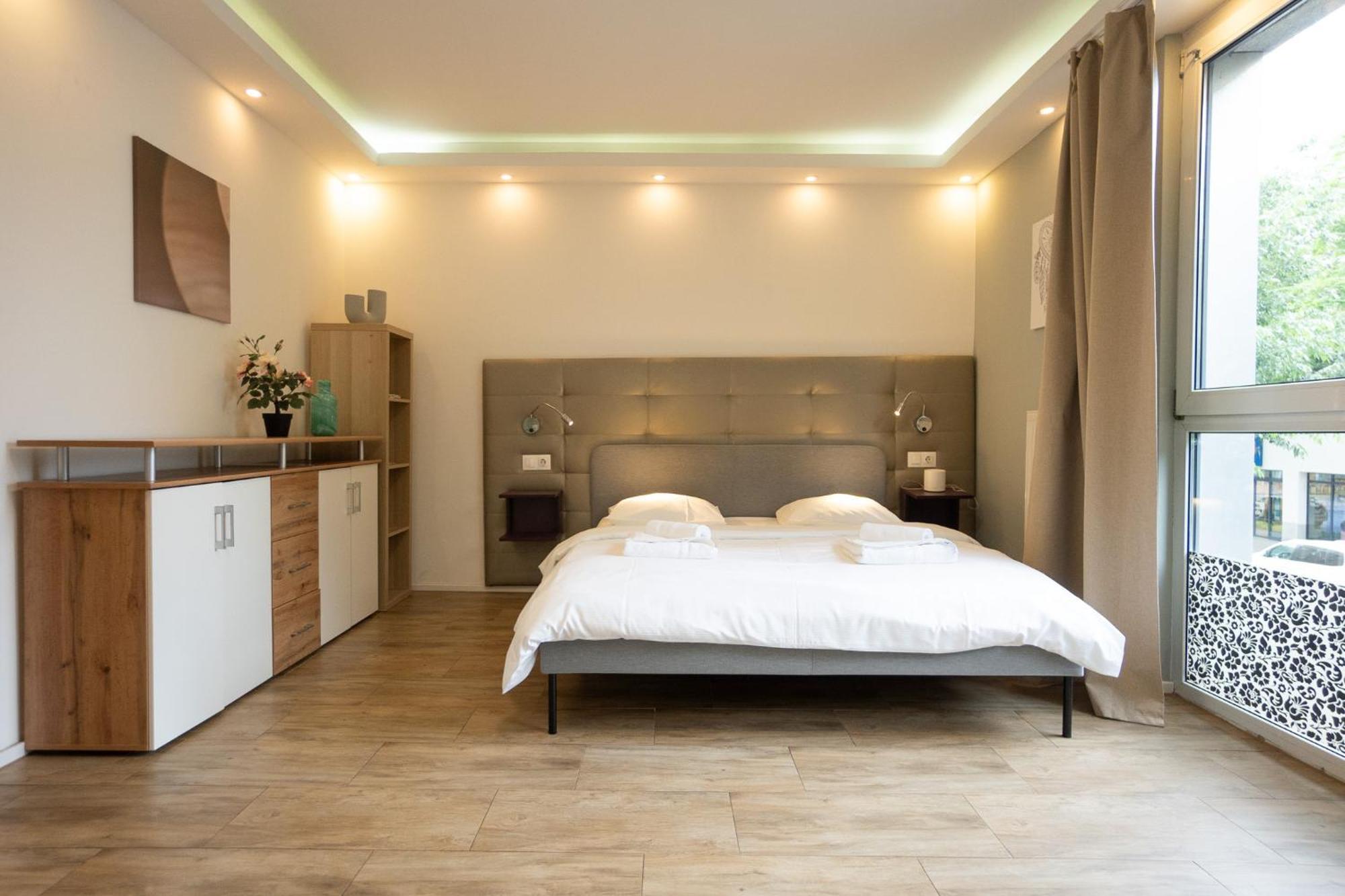 Comfort With Queen-size Bed, Self Check-in *